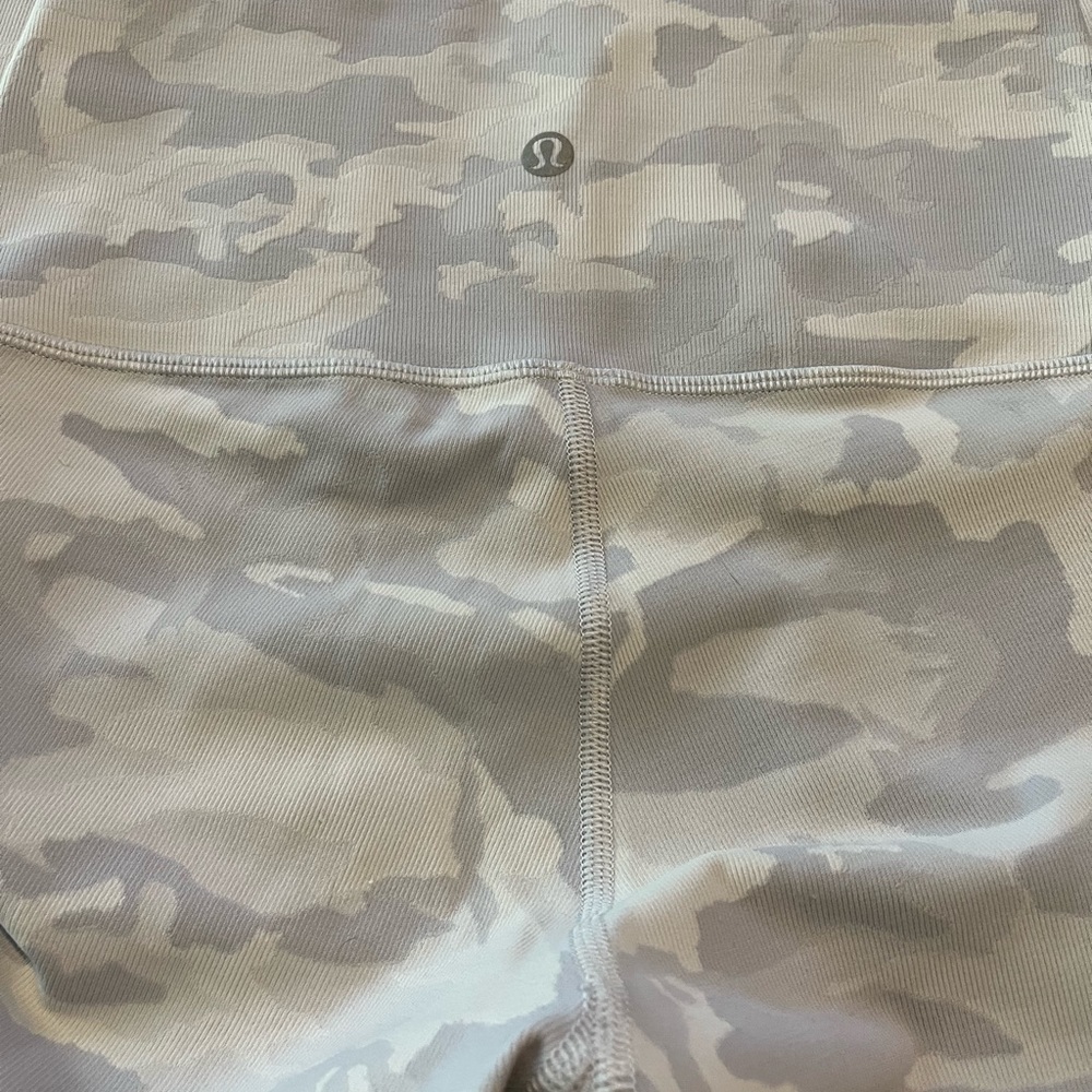 Lululemon Wunder Under Camo Leggings 28”.  Size 4 - Picture 2 of 6